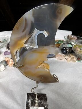Agate Moon